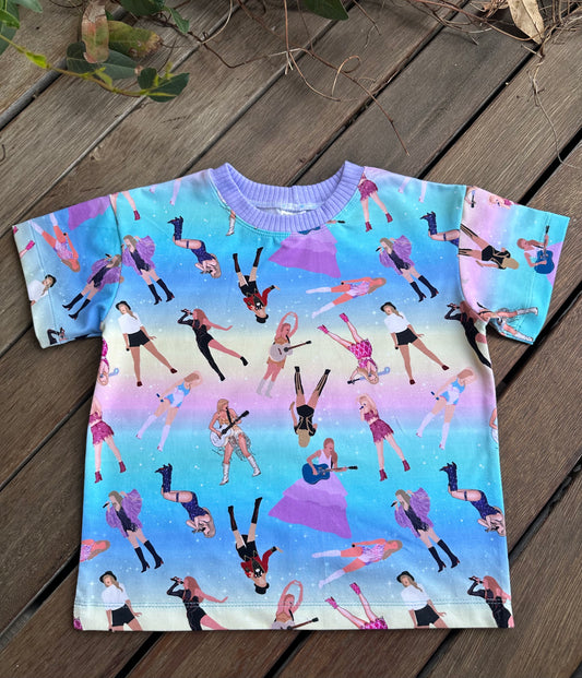 Size 5 Oversized Tee - Poses